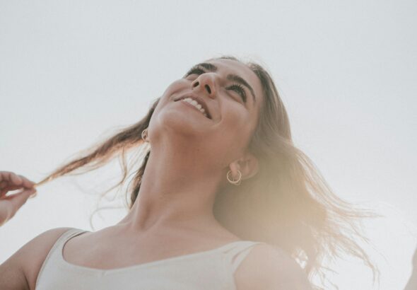 uśmiechnięta kobieta